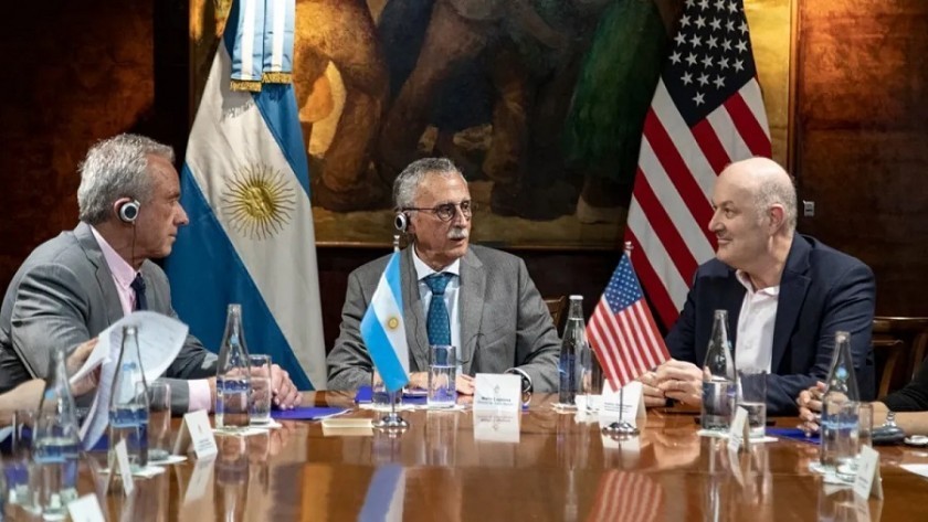 El Gobierno anunció una reforma del sistema sanitario y confirmó la salida de la OMS