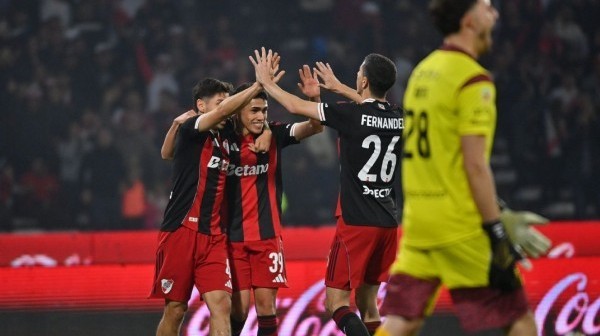 River se floreó en Córdoba y venció 4-0 a Instituto