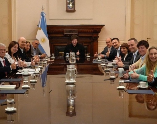 Javier Milei mantuvo la primera reunión de Gabinete tras la derrota electoral bonaerense